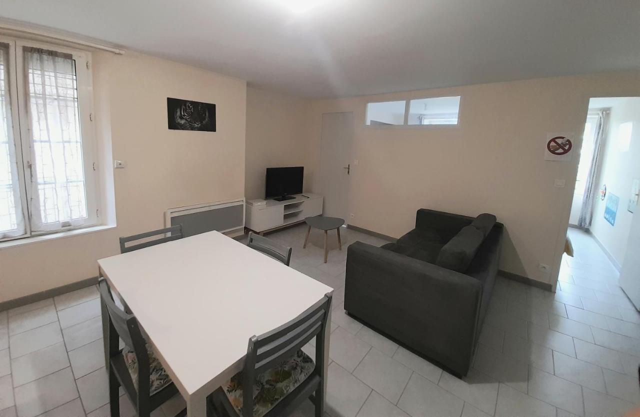 Animalier Apartment Joigny Exterior photo